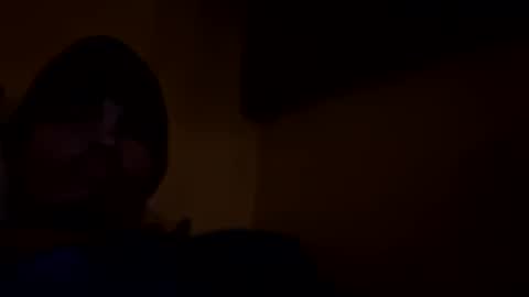 jveillette00p27 online show from November 18, 9:46 am