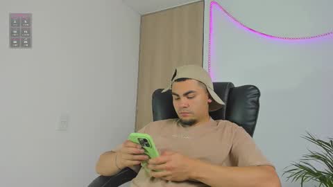 K A L I online show from February 3, 5:38 am