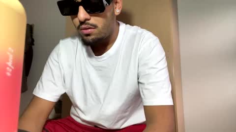 Snapshot of karim03larbi chatting on January 22, 4:02 pm karim03larbi online show from January 22, 4:02 pm
