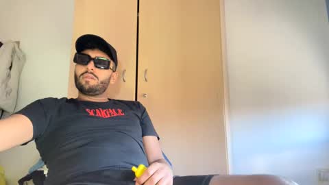 Snapshot of karim03larbi chatting on January 13, 1:06 pm karim03larbi online show from January 13, 1:06 pm