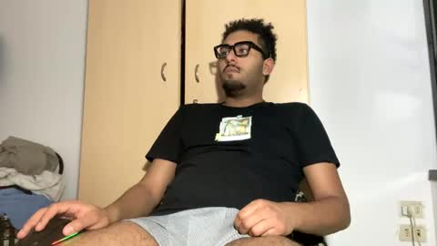 Snapshot of karim03larbi chatting on February 8, 10:51 pm karim03larbi online show from February 8, 10:51 pm