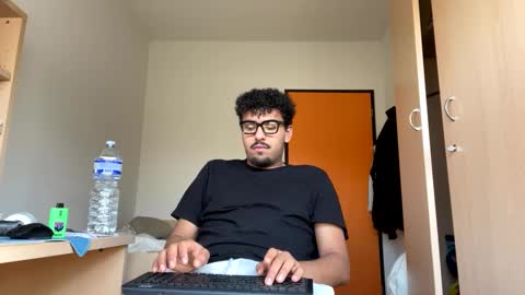 Snapshot of karim03larbi chatting on March 7, 12:34 pm karim03larbi online show from March 7, 12:34 pm