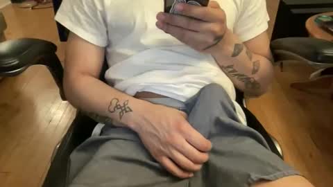 Keesey23 online show from April 17, 4:04 am