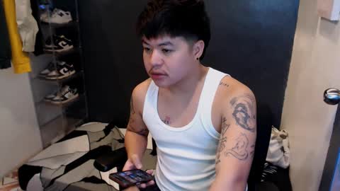 Snapshot of kenhotline911 chatting on February 1, 2:45 pm ken online show from February 1, 2:45 pm