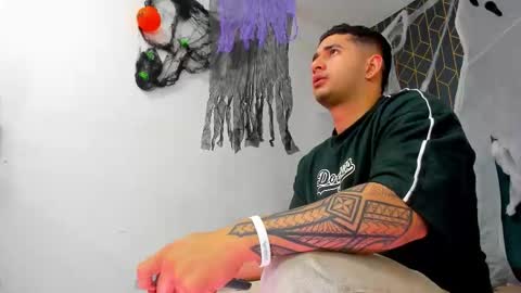 Angel Falconer online show from October 14, 3:57 am