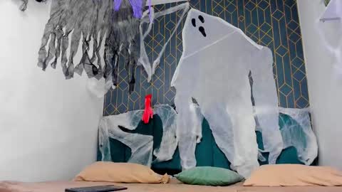 Angel Falconer online show from October 10, 2:05 am