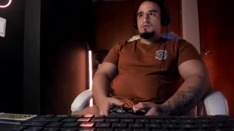 King Bear online show from February 19, 1:46 am