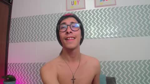 Snapshot of kingdanny_8 chatting on October 16, 3:03 am kingdanny_8 online show from October 16, 3:03 am