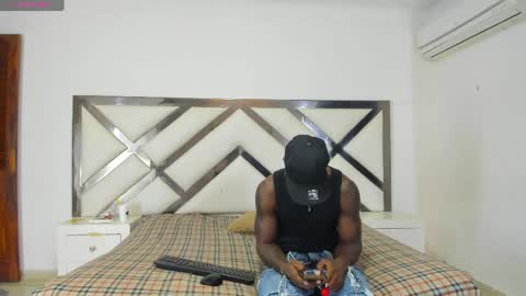 kingmaverickx online show from April 19, 2:33 am