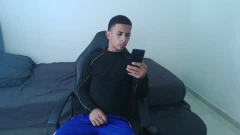 DOMINANT ALPHA KINGS online show from May 22, 8:36 pm