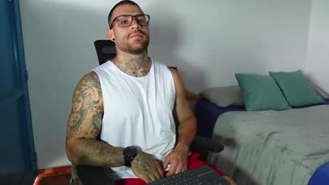 Snapshot of kite__ chatting on February 1, 9:19 pm kite__ online show from February 1, 9:19 pm