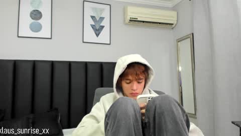 Snapshot of klaus_sunrise_xx chatting on February 1, 7:05 am KLAUS online show from February 1, 7:05 am
