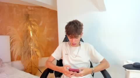 Snapshot of klaus_sunrise_xx chatting on January 26, 11:29 pm KLAUS online show from January 26, 11:29 pm