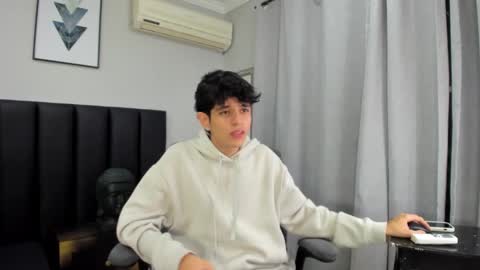 Snapshot of klaus_sunrise_xx chatting on February 27, 7:44 am KLAUS online show from February 27, 7:44 am
