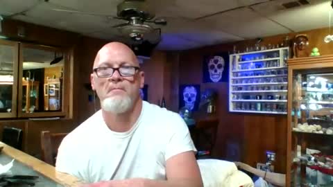 MrKleeen online show from August 7, 4:57 pm