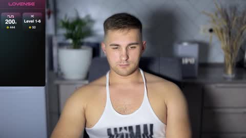 Snapshot of kochka25 chatting on December 4, 3:43 pm Sweet boy online show from December 4, 3:43 pm