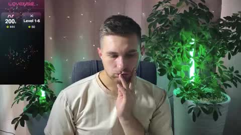 Snapshot of kochka25 chatting on February 15, 9:05 am Sweet boy online show from February 15, 9:05 am