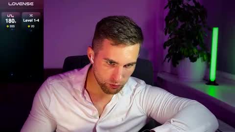 Snapshot of kochka25 chatting on October 8, 9:52 pm Sweet boy online show from October 8, 9:52 pm