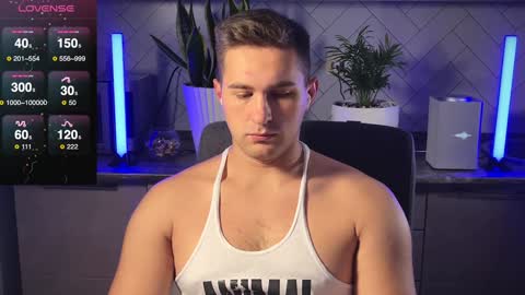 Snapshot of kochka25 chatting on December 15, 9:03 am Sweet boy online show from December 15, 9:03 am