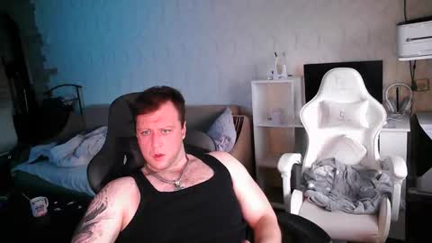 kola4ik72305 online show from December 3, 6:19 am