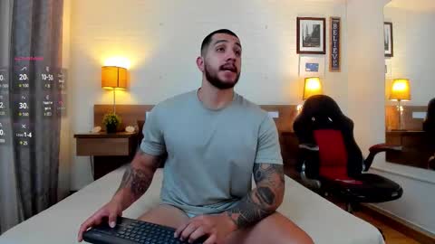 Snapshot of kylenorth_ chatting on October 18, 6:57 pm kylenorth_ online show from October 18, 6:57 pm