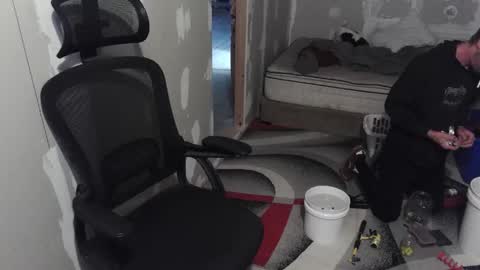 l1v1nth3dr3am online show from September 11, 3:05 am