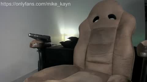 Snapshot of l3m0nb0y_ chatting on October 19, 3:22 am l3m0nb0y_ online show from October 19, 3:22 am