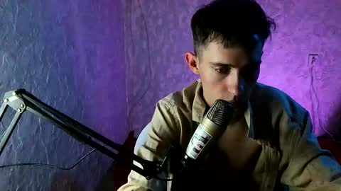 Snapshot of labour_guy chatting on February 21, 10:15 pm Marco online show from February 21, 10:15 pm