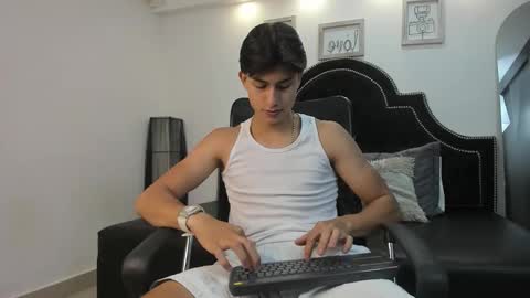 Snapshot of landercruz chatting on October 15, 4:20 am landercruz online show from October 15, 4:20 am