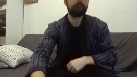 laraaan online show from November 17, 7:50 pm