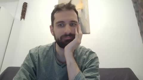 laraaan online show from December 18, 10:06 pm