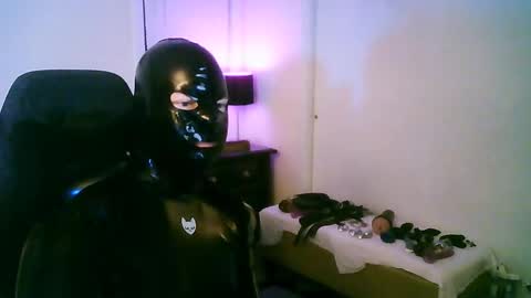 latexminheadroom online show from October 22, 2:04 am