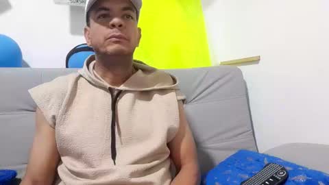 latinmartin254 online show from October 12, 2:11 pm