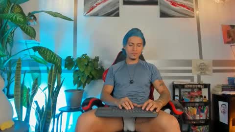 latino_boysmiles online show from February 27, 2:24 am