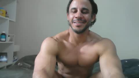 latino_rodri online show from May 13, 5:10 pm