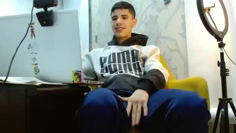 Snapshot of latinoproduction chatting on October 27, 10:56 pm latinoproduction online show from October 27, 10:56 pm