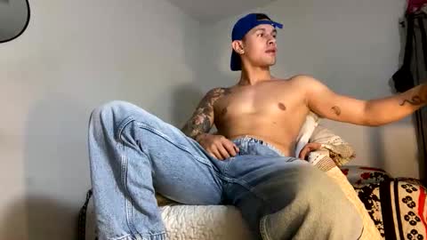 latinweekend online show from February 15, 8:28 pm