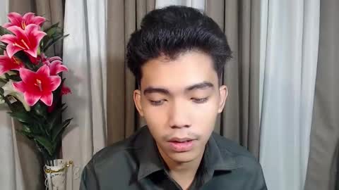 laurence_cuttieguyhere online show from March 14, 6:37 pm