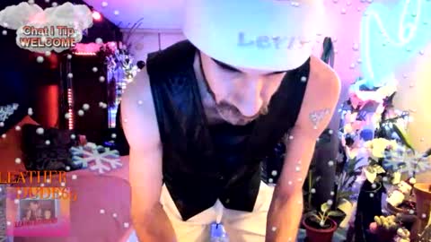 Snapshot of leatherdude69 chatting on December 21, 2:19 am leatherdude69 online show from December 21, 2:19 am