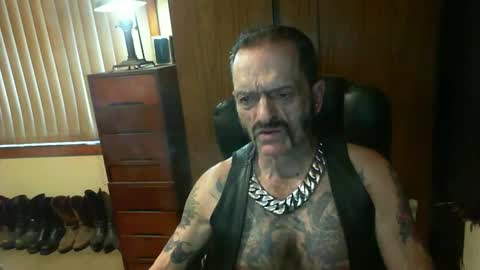 leathergreaser online show from December 14, 8:23 am