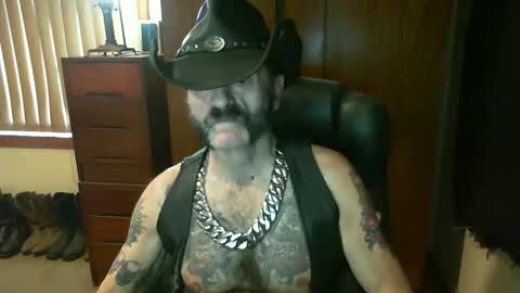 leathergreaser online show from September 8, 9:58 pm