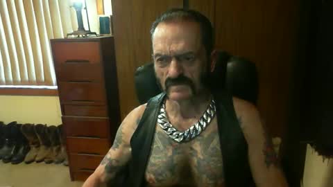 leathergreaser online show from January 3, 11:33 pm