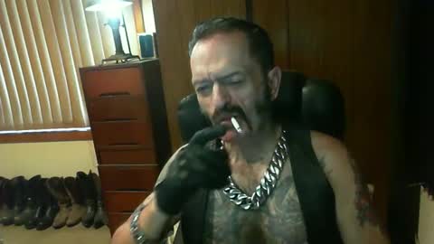 leathergreaser online show from December 13, 7:43 pm