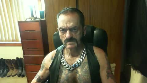 leathergreaser online show from December 22, 8:14 pm