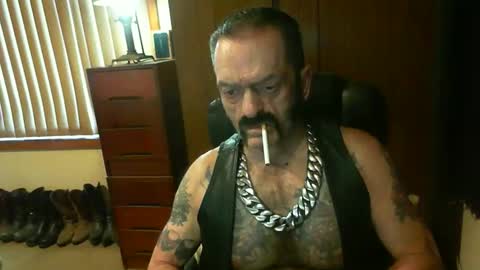 leathergreaser online show from December 16, 7:43 pm