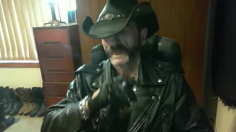 leathergreaser online show from October 28, 10:12 pm