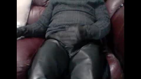 Snapshot of leatherpants68 chatting on December 8, 8:58 pm leatherpants68 online show from December 8, 8:58 pm