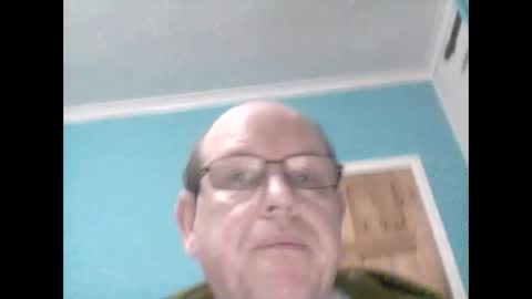 Snapshot of leatherpants68 chatting on February 8, 9:15 pm leatherpants68 online show from February 8, 9:15 pm