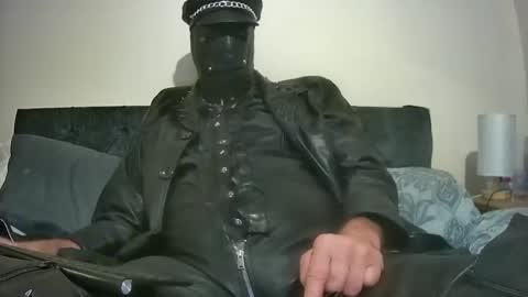 Snapshot of leathertease chatting on December 5, 8:33 am master or sir online show from December 5, 8:33 am