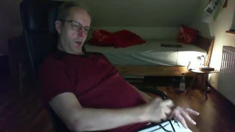 Snapshot of lefti27 chatting on January 8, 12:38 am Dave online show from January 8, 12:38 am